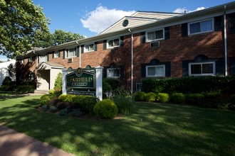 Fairfield Manor in West Babylon, NY - Building Photo - Building Photo