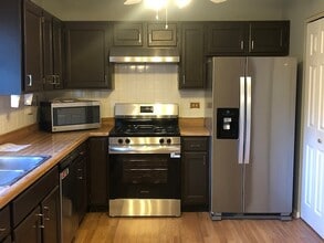 63 Sandhurst Rd in Mundelein, IL - Building Photo - Building Photo