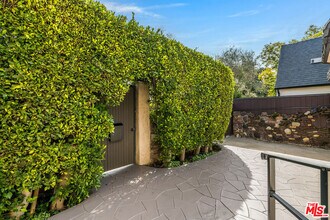 1217 S Genesee Ave in Los Angeles, CA - Building Photo - Building Photo