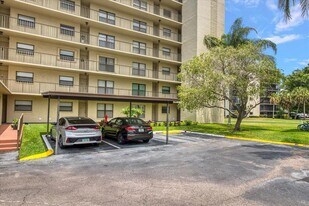 900 Cove Cay Dr in Clearwater, FL - Building Photo