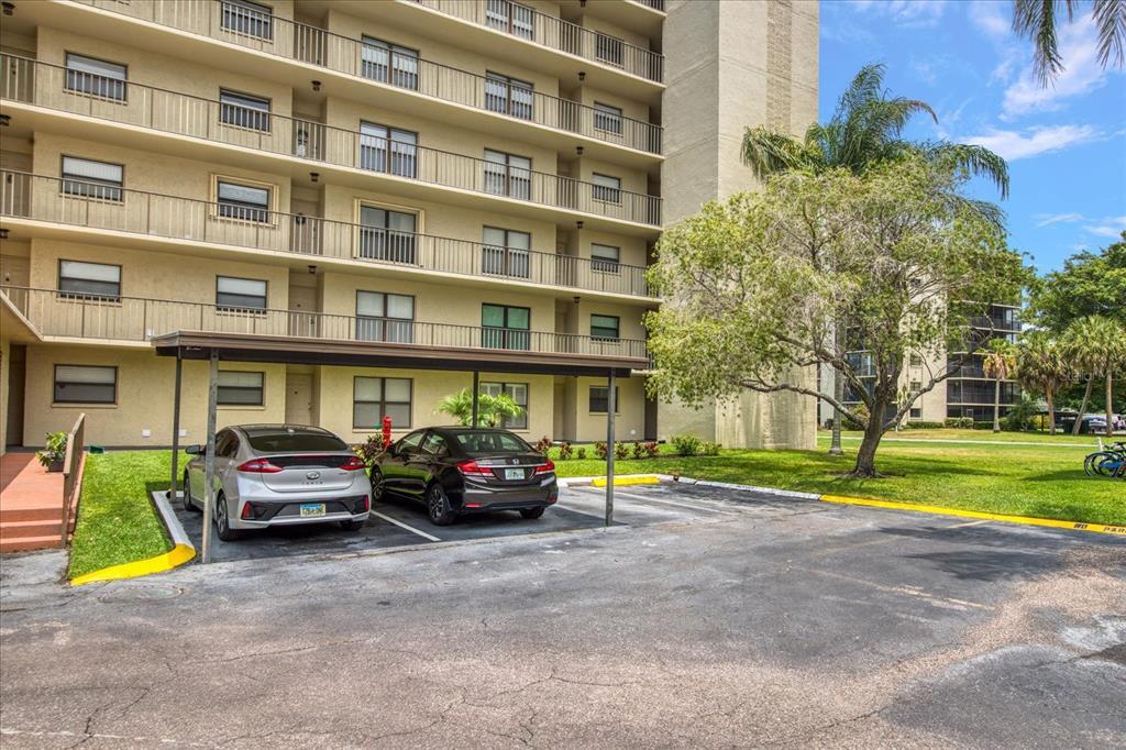 900 Cove Cay Dr in Clearwater, FL - Building Photo