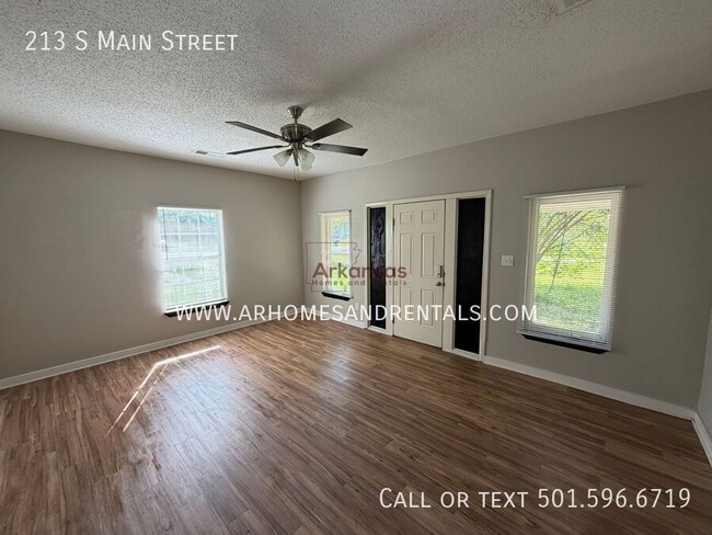 213 S Main St in Beebe, AR - Building Photo - Building Photo