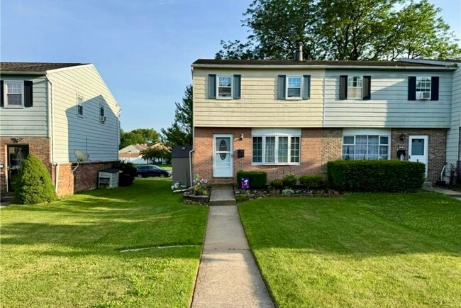 property at 7 Madison Ln