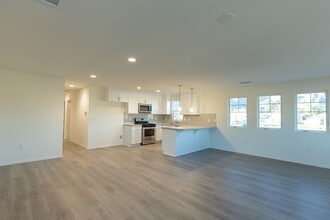 4075 Aurora Way in Piru, CA - Building Photo - Building Photo