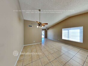 4437 N 102nd Way in Phoenix, AZ - Foto de edificio - Building Photo