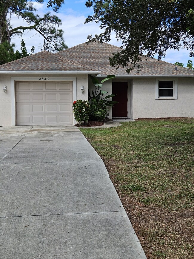 2833 Stoneland Ln in Sarasota, FL - Building Photo - Building Photo