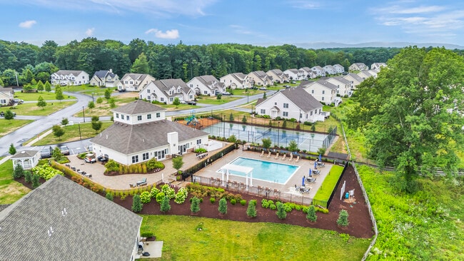 Woodland Green in Bloomfield in Bloomfield, CT - Foto de edificio - Building Photo