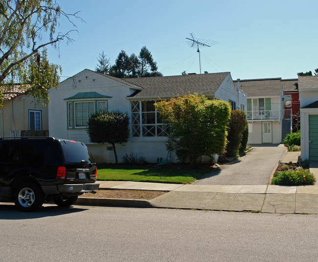 27 Howard Ave in Burlingame, CA - Foto de edificio - Building Photo