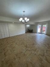 10905 N Kendall Dr in Miami, FL - Building Photo - Building Photo