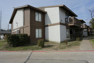 Richland Village Apartments in Dallas, TX - Building Photo - Building Photo