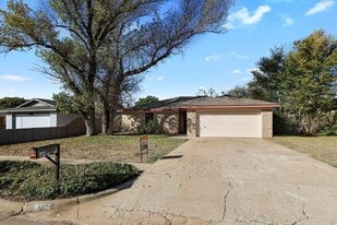8102 Santa Fe Trail in Amarillo, TX - Building Photo