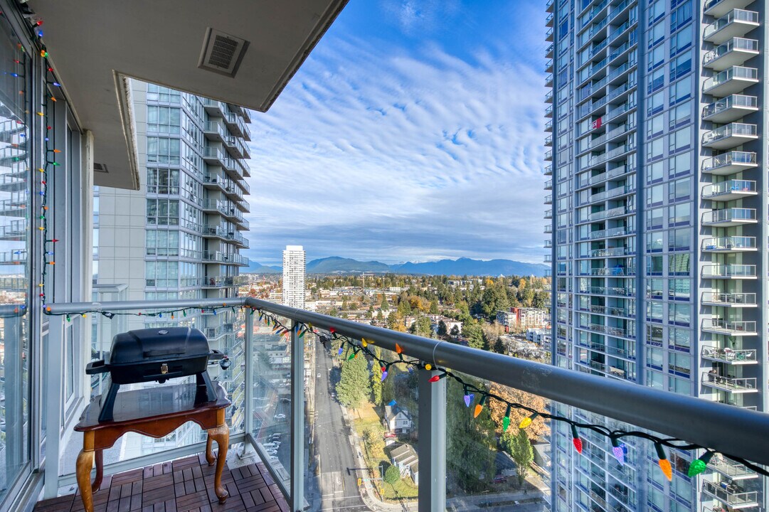 9981 Whalley Blvd in Surrey, BC - Building Photo