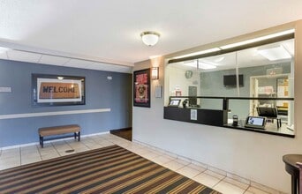 Furnished Studio-Wilkes-Barre - Hwy. 315 in Wilkes-Barre, PA - Foto de edificio - Building Photo