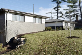 818 Francis Pl in Clayton, MO - Building Photo - Building Photo