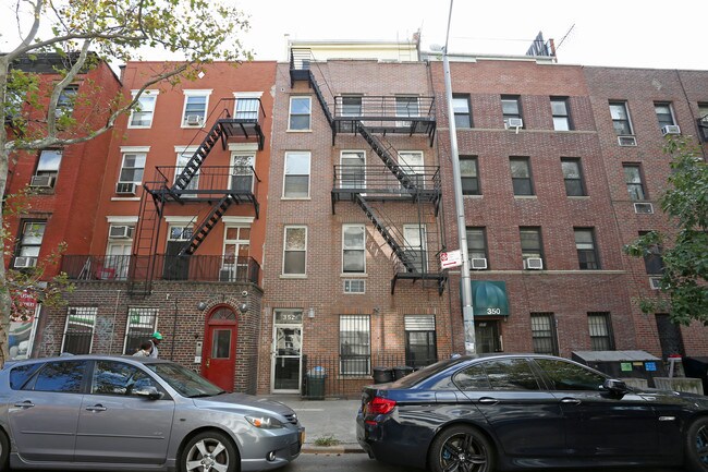 352 E 19th St in New York, NY - Foto de edificio - Building Photo