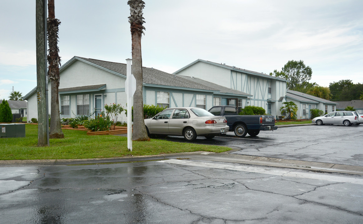 Condolodge Apartments in Kissimmee, FL - Building Photo