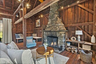 200 Chestnut Ridge Rd in Mt Kisco, NY - Building Photo - Building Photo