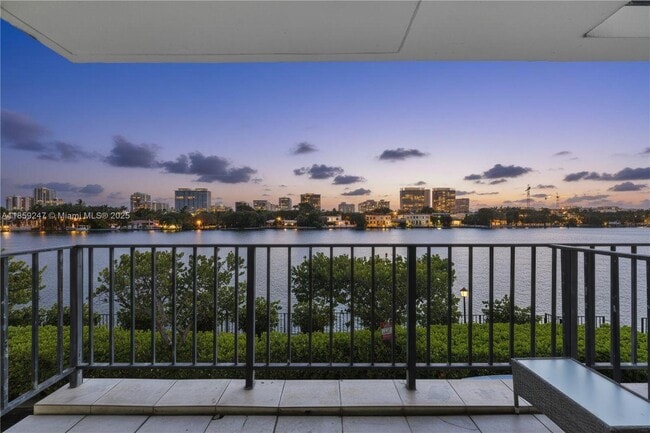 10101 E Bay Harbor Dr in Bay Harbor Islands, FL - Building Photo - Building Photo