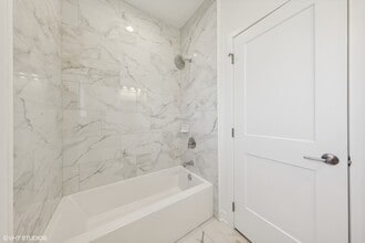 226 W 24th St, Unit 2 in Chicago, IL - Building Photo - Building Photo
