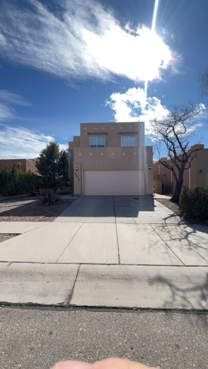 1512 Vista Monte Dr NE in Albuquerque, NM - Building Photo