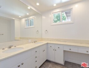 8410 Harold Way in Los Angeles, CA - Building Photo - Building Photo