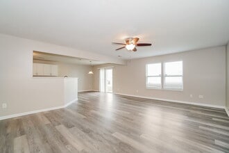 4877 Grimm Dr in Lockbourne, OH - Building Photo - Building Photo