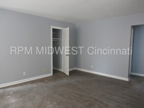 Mt Airy Horseshoe Apartments in Cincinnati, OH - Building Photo - Building Photo