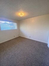 1 S 15th St in Cottage Grove, OR - Foto de edificio - Building Photo