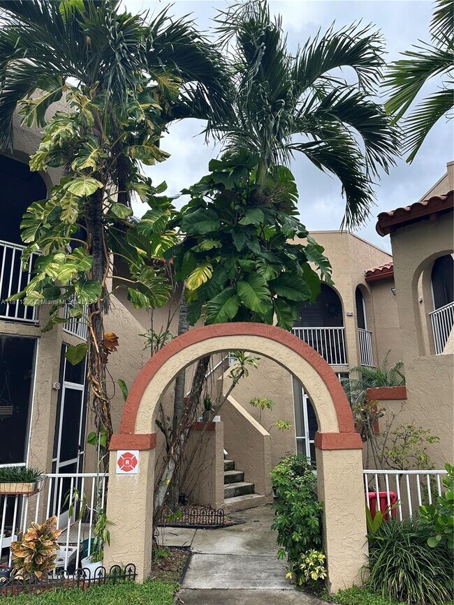 8621 SW 5th St in Pembroke Pines, FL - Building Photo - Building Photo