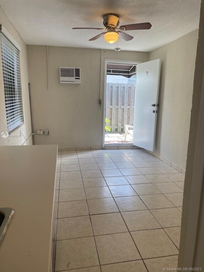 1512 SW 10th St-Unit -2 in Miami, FL - Building Photo - Building Photo