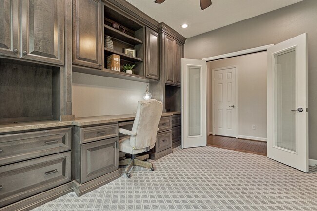 property at 47 Firethorn Pl