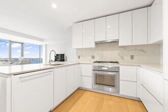 135 Seaport Blvd in Boston, MA - Building Photo - Building Photo