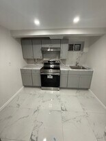 61 Forest Rd in Valley Stream, NY - Building Photo