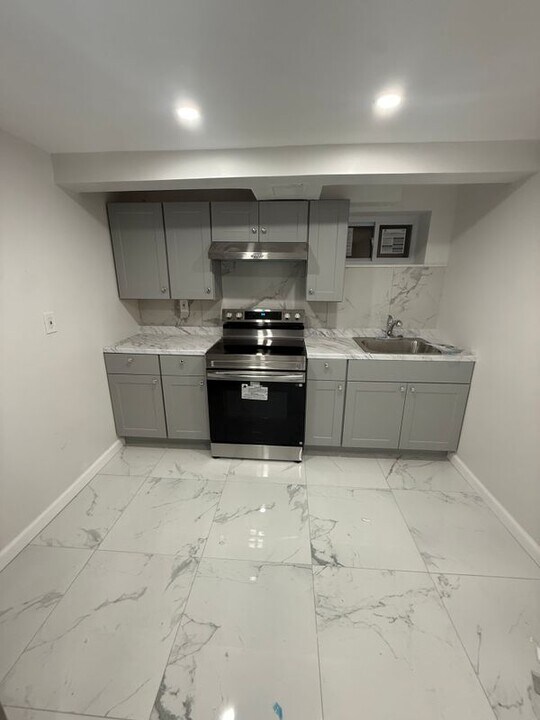 61 Forest Rd in Valley Stream, NY - Building Photo