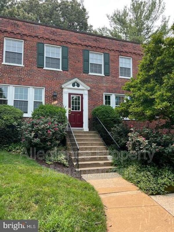 property at 1913 Key Blvd