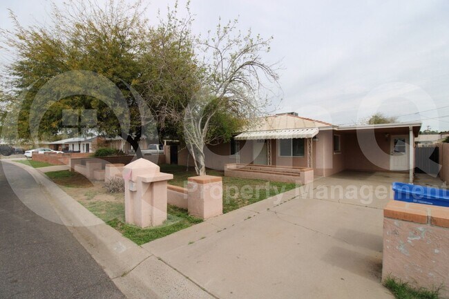 property at 2417 N 20th Dr