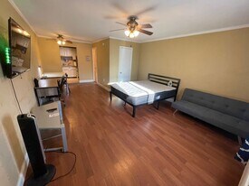 405 Dunwoody St, Unit 3 in Tallahassee, FL - Building Photo