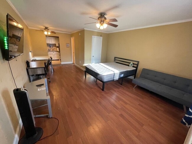 property at 405 Dunwoody St