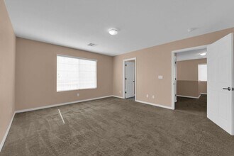 7330 Phlox Rd in Las Vegas, NV - Building Photo - Building Photo
