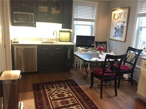 62 Dixon St, Unit 1 in Newport, RI - Building Photo - Building Photo
