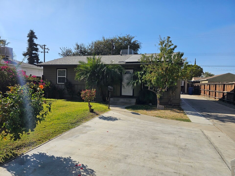 305 Jones St in Bakersfield, CA - Foto de edificio