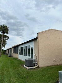 135 Lake Gloria Dr in West Palm Beach, FL - Building Photo - Building Photo