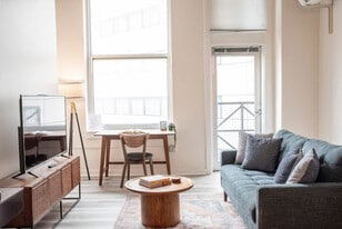 125 W Market St in Indianapolis, IN - Building Photo