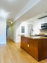 1663 Newton St NW, Unit Newton ST in Washington, DC - Foto de edificio - Building Photo