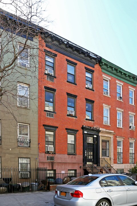 320 E 19th St in New York, NY - Building Photo