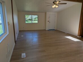 6010 Knoble Rd E in Spanaway, WA - Foto de edificio - Building Photo