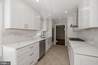 4887 35th Rd N in Arlington, VA - Building Photo - Building Photo