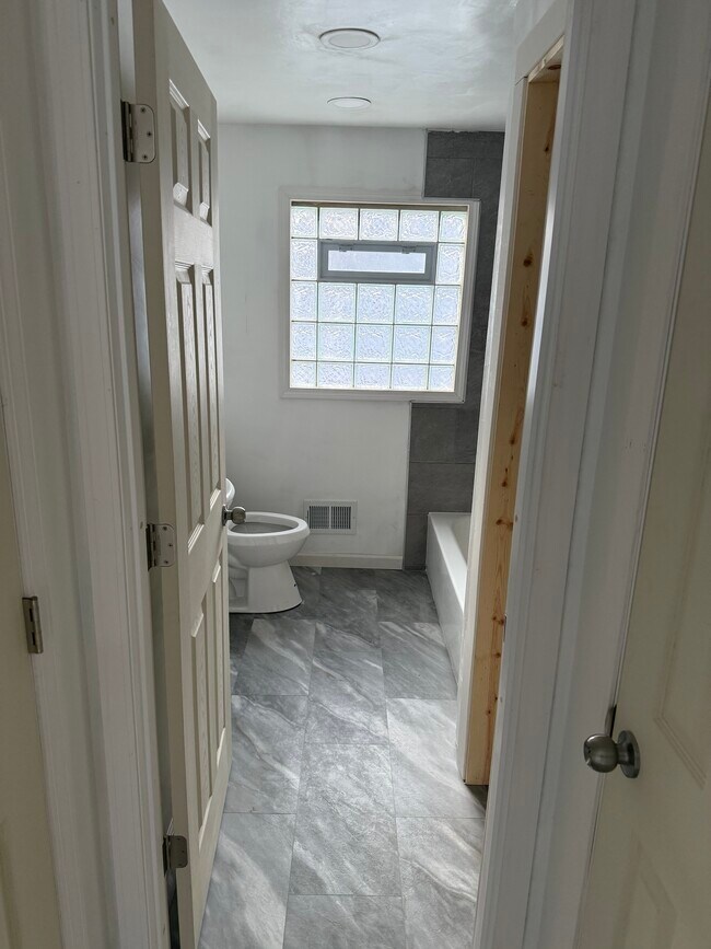 6514 W Carmen Ave, Unit 6514 w Carmen st in Milwaukee, WI - Building Photo - Building Photo