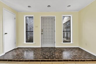 9842 Pinehurst St in Baytown, TX - Building Photo - Building Photo