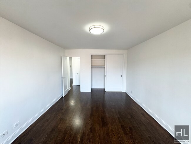 E 16 ST in New York, NY - Building Photo - Building Photo
